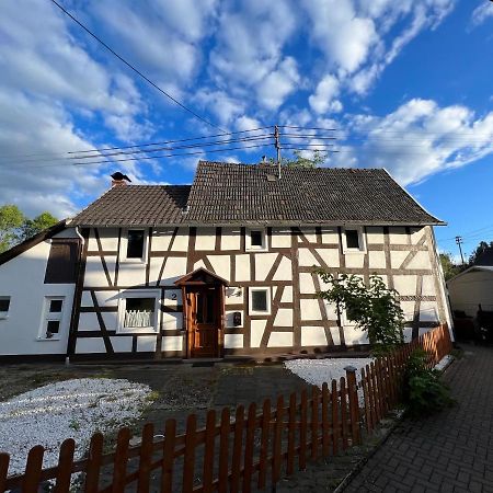 300 Jahre Altes Renoviertes Fachwerkhaus Villa Peterslahr Buitenkant foto