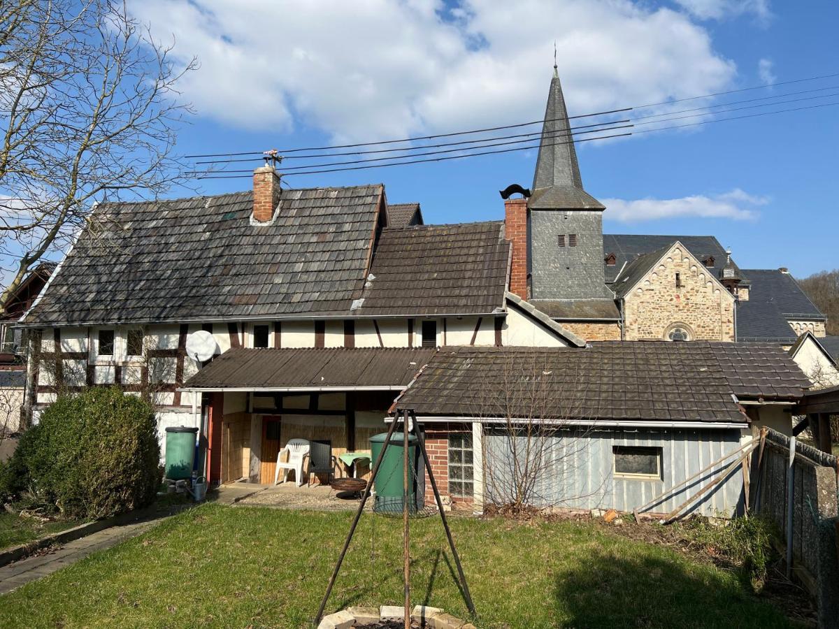 300 Jahre Altes Renoviertes Fachwerkhaus Villa Peterslahr Buitenkant foto