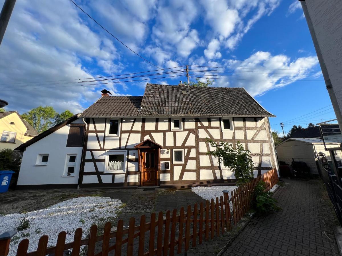 300 Jahre Altes Renoviertes Fachwerkhaus Villa Peterslahr Buitenkant foto